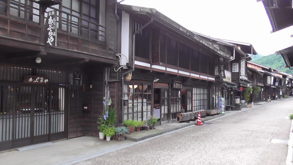 奈良井宿　古い町並み