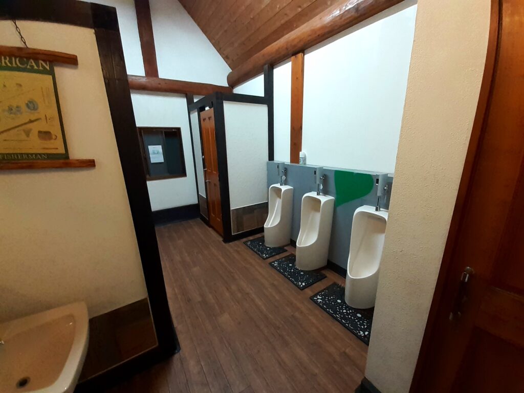 ウエストリバーオートキャンプ場のトイレ