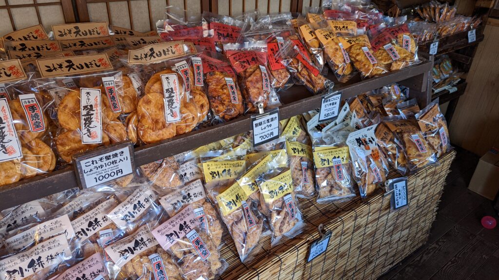 【伊豆の村で軽食】手焼きせんべいや手作り餅は絶品！お土産におすすめ！