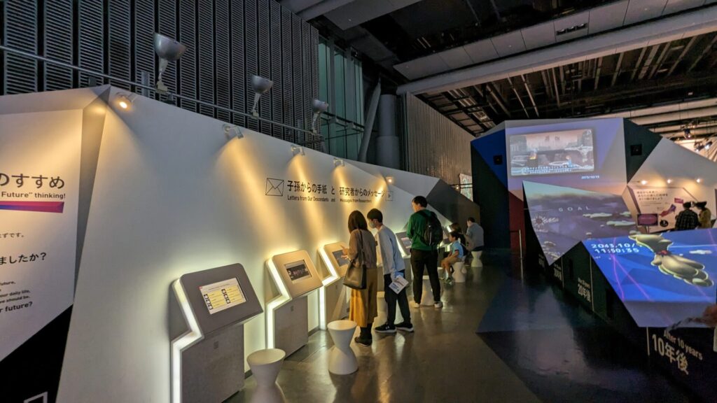 日本未来科学館の３階展示物の未来逆算思考の学べる内容